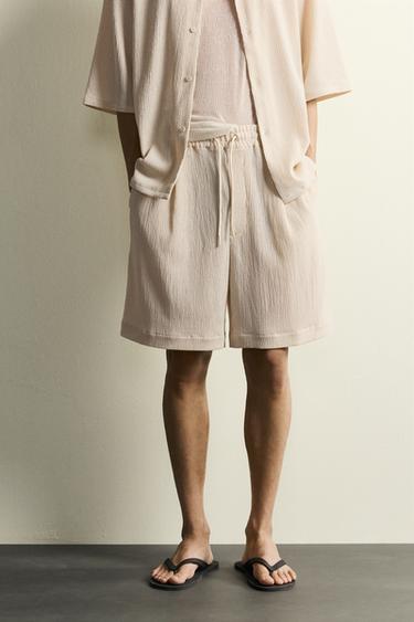 מכנסי ברמודה Relaxed fit בטקסטורה - בז' חזק של Zara