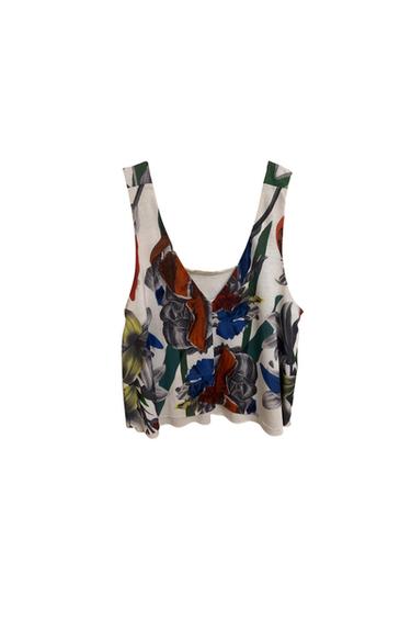 CAMISA DE VOLANTES CON ESTAMPADO