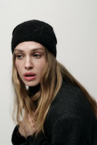 GORRO BEANIE PUNTO STRASS - Negro de Zara