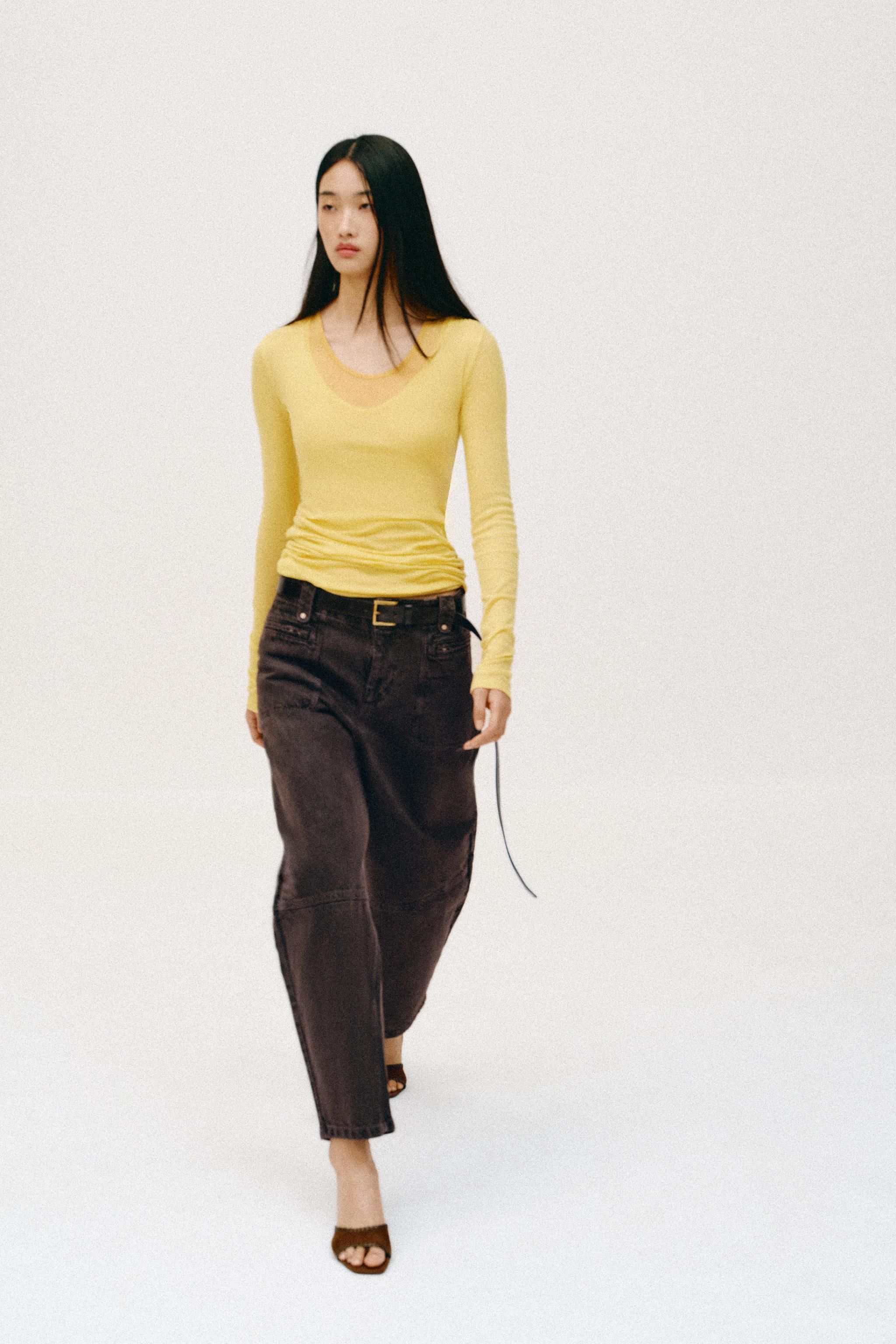 Z1975 MID-RISE BARREL CARGO JEANS - Brown | ZARA United States