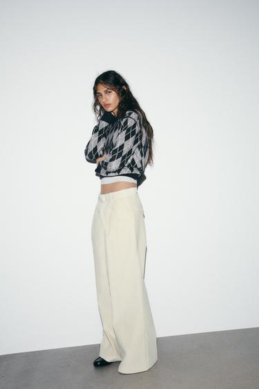 PANTALON EN VELOURS CÔTELÉ AVEC POCHES - Blanc cassé de Zara