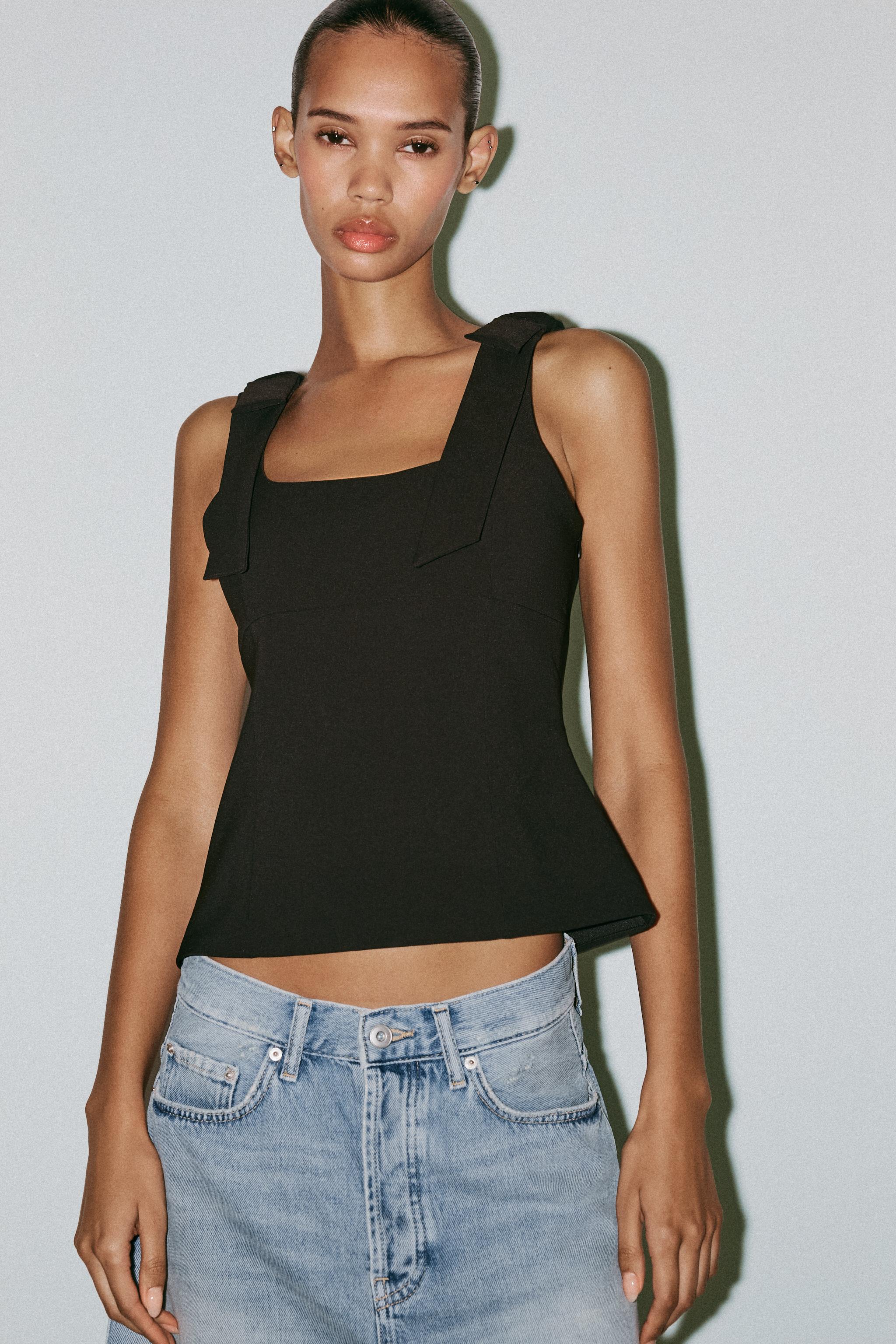 新品限定⭐ZARA 豪華 ラインストーン・クリスタル 2way バッグ 入手困難 ZARA - 【大人気即完売】ZARA ラインストーン クロスボディ