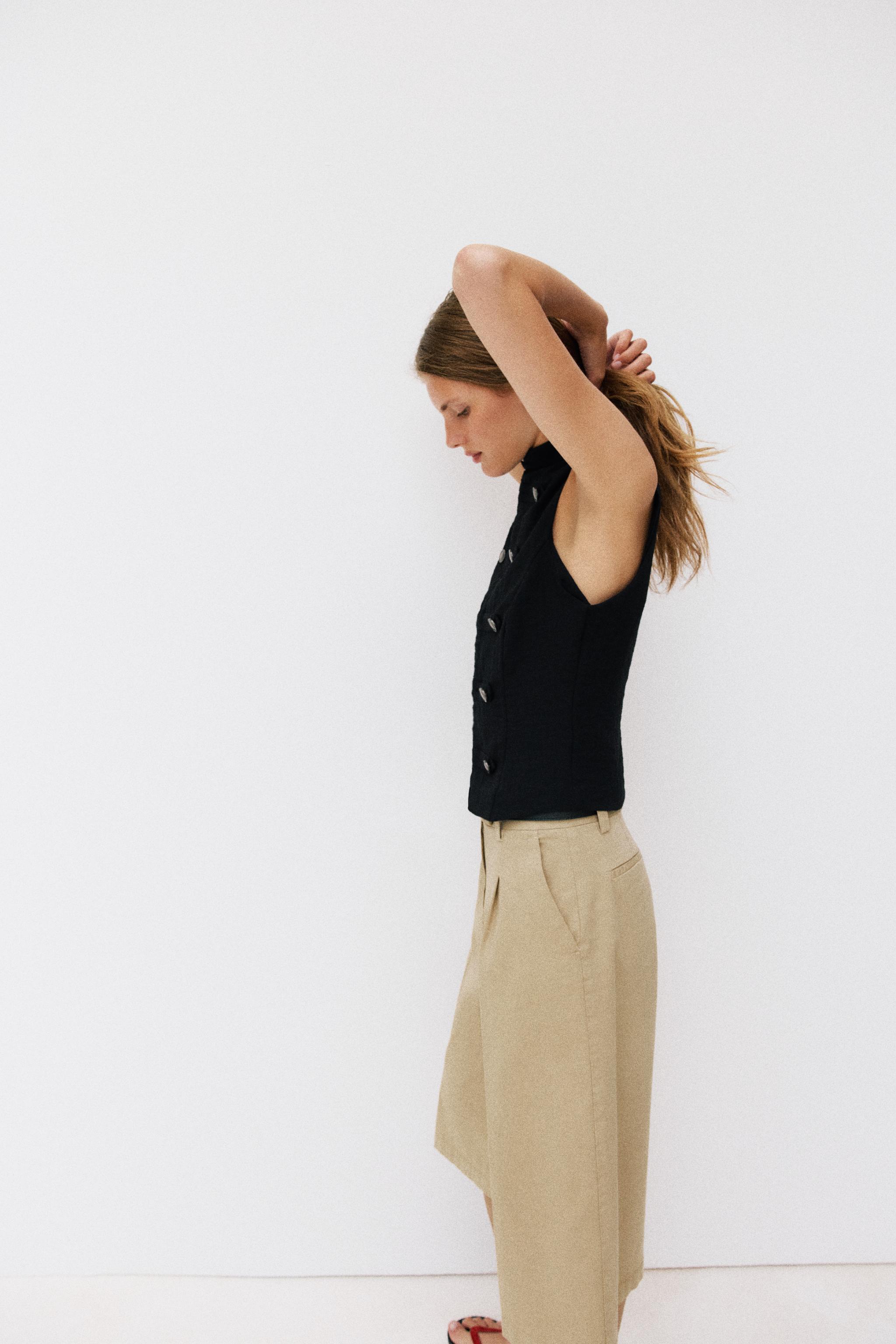 SLEEVELESS BUTTON SHIRT