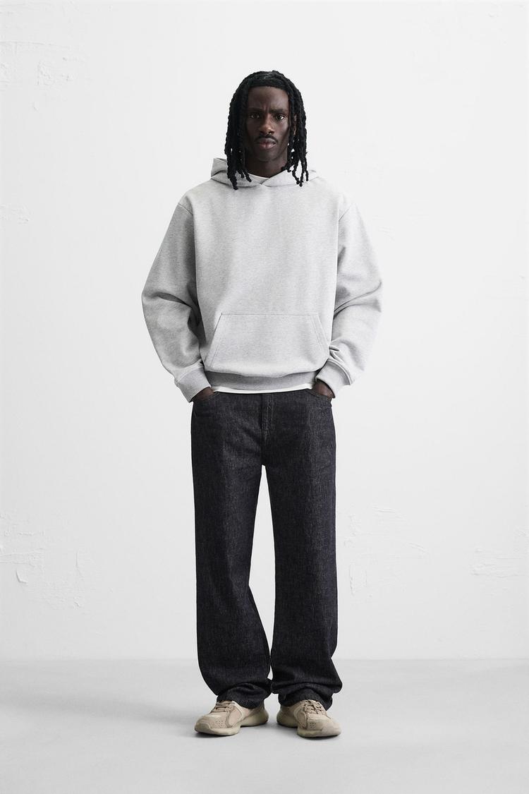 BASIC SWEATSHIRT MET CAPUCHON