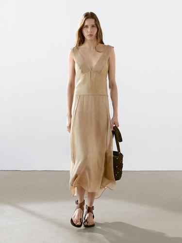Vestido midi fluido escote pico - Arena de Zara - Imagen 0