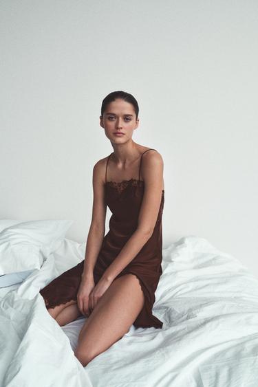 ROBE MIDI SATINÉE EN DENTELLE - Marron de Zara - Image 3