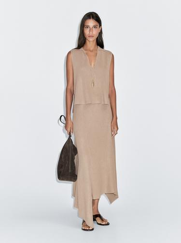 Top punto cuello pico - Beige de Zara