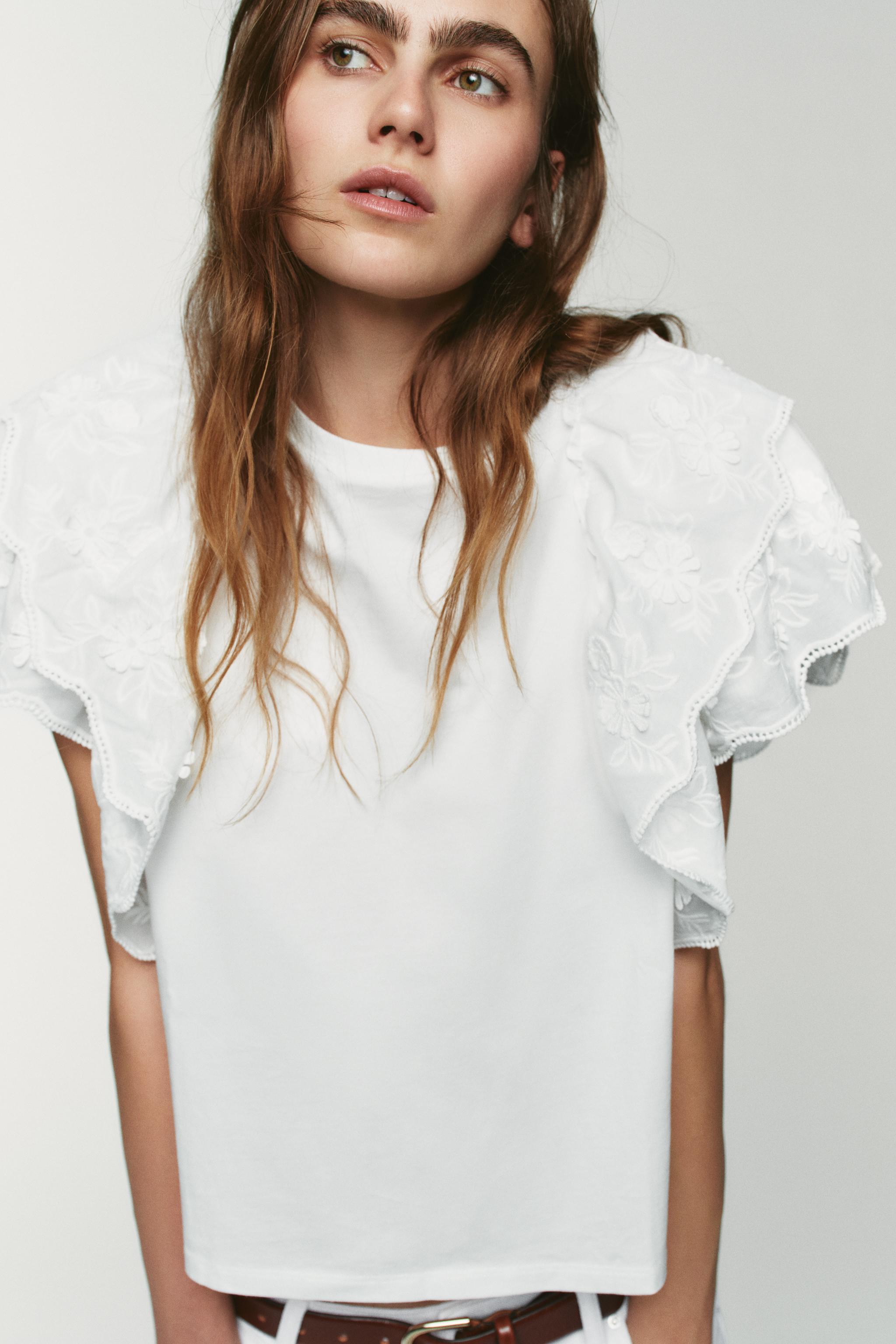 T-SHIRT À MANCHES COURTES ET VOLANTS