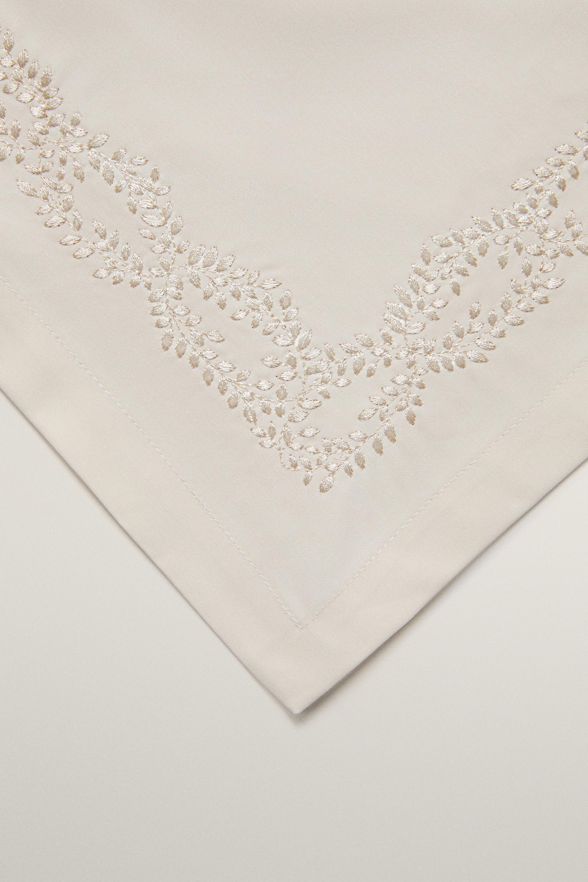 EMBROIDERED PLACEMAT