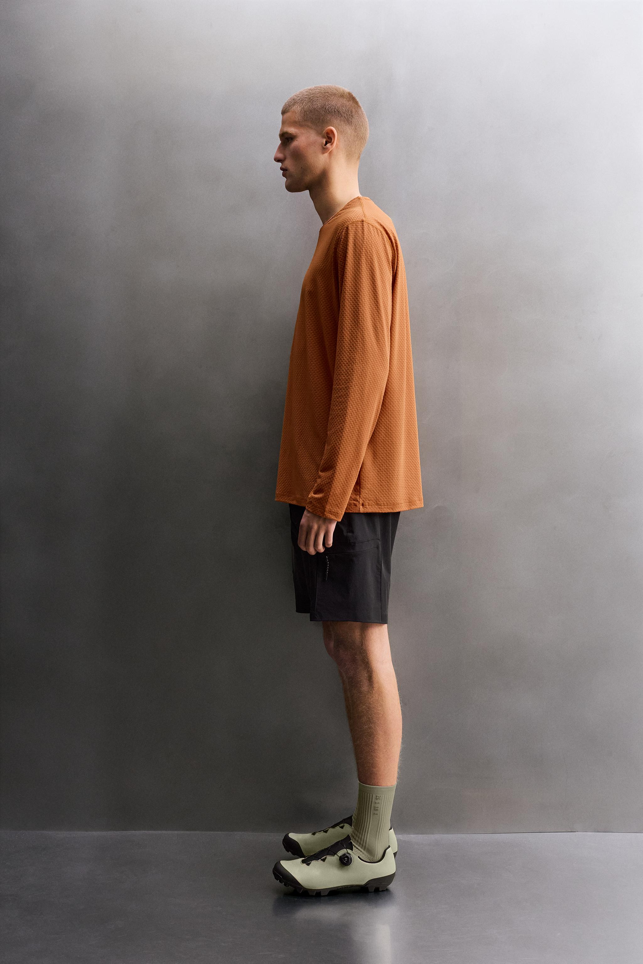 LONG SLEEVE TEXTURED GRAVEL TECHNICAL T-SHIRT - Ocher | ZARA