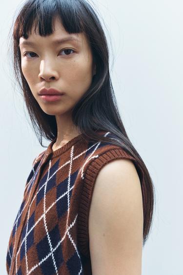 DIAMOND KNIT SLEEVELESS JUMPER - camel by Zara