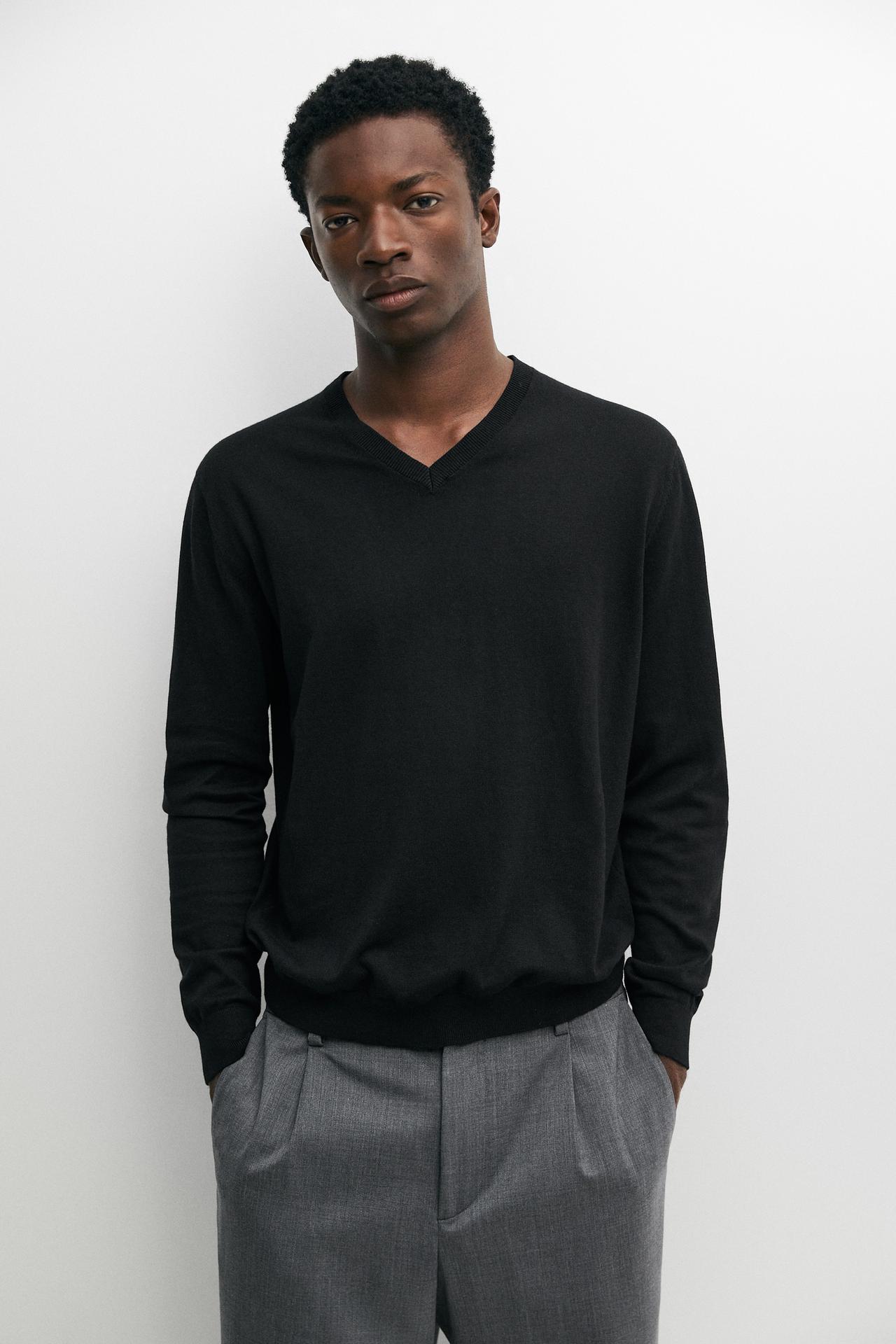 Cotton blend V-neck knit sweater — Black
