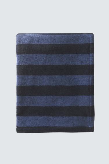 BEACH TOWEL WITH CONTRAST STRIPES - Blues by Zara