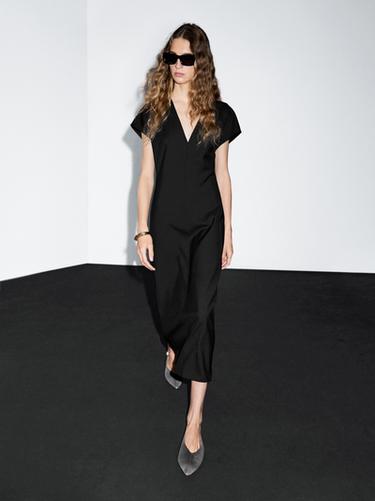 Robe longue laine à col en V - Noir de Zara