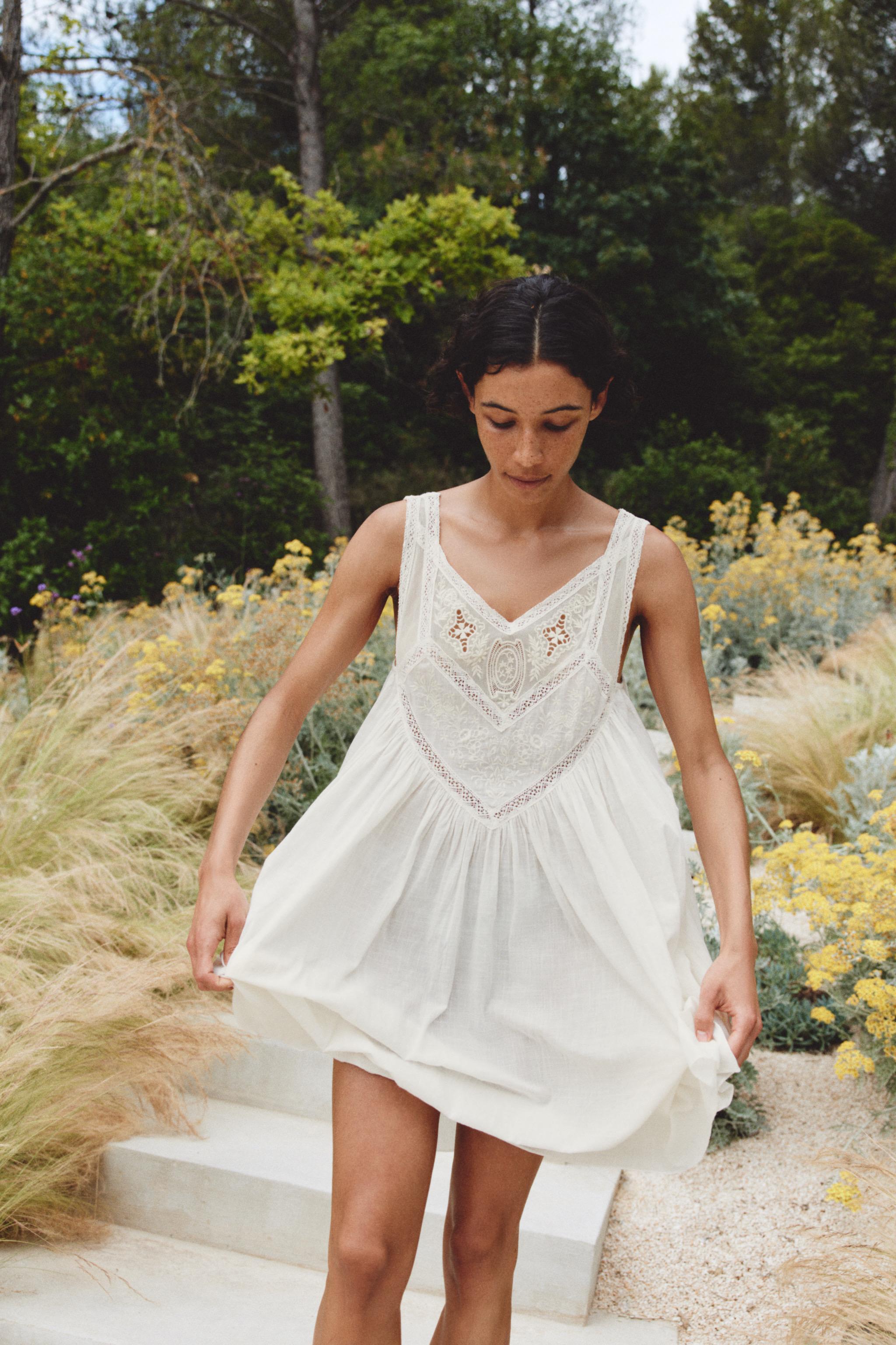 FLORAL EMBROIDERED PLEATED DRESS