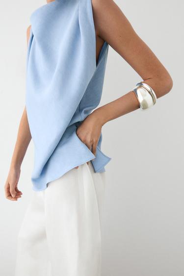 Top fluido detalle pliegues con lino - Celeste de Zara