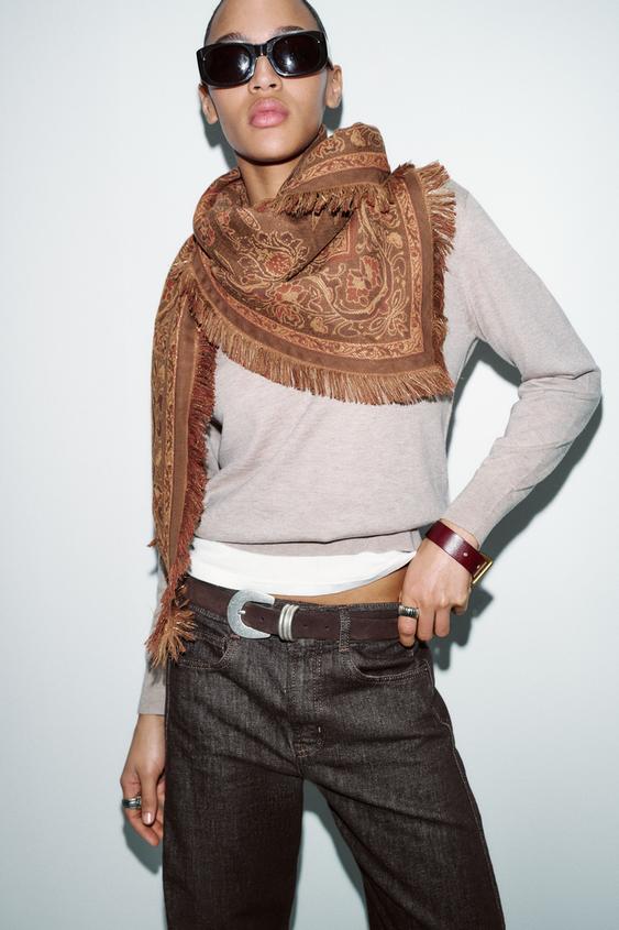 JACQUARD TRIANGULAR SCARF