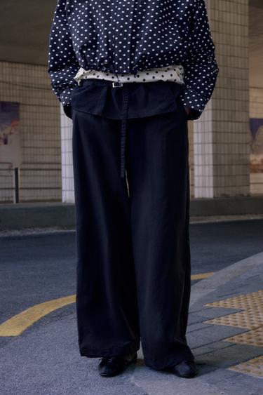 ナイロン オーバーレイウエストパンツブラックZaraのナイロン オーバーレイウエストパンツ - ブラック 