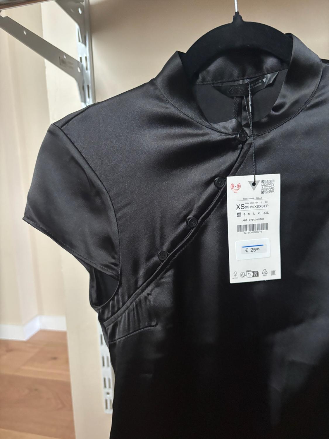 SATIN TOP WITH SIDE BUTTONS - Image 4