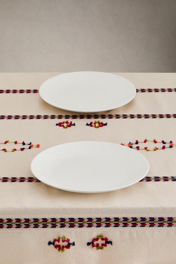 TABLECLOTH WITH GEOMETRIC EMBROIDERY