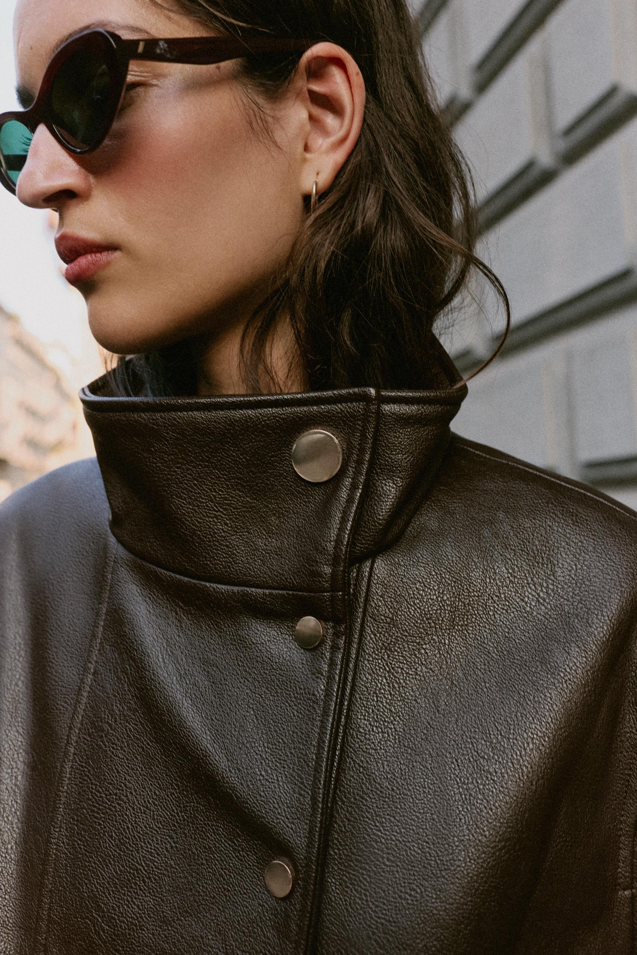 BLOUSON BOMBER MATIÈRE SYNTHÉTIQUE COL MONTANT