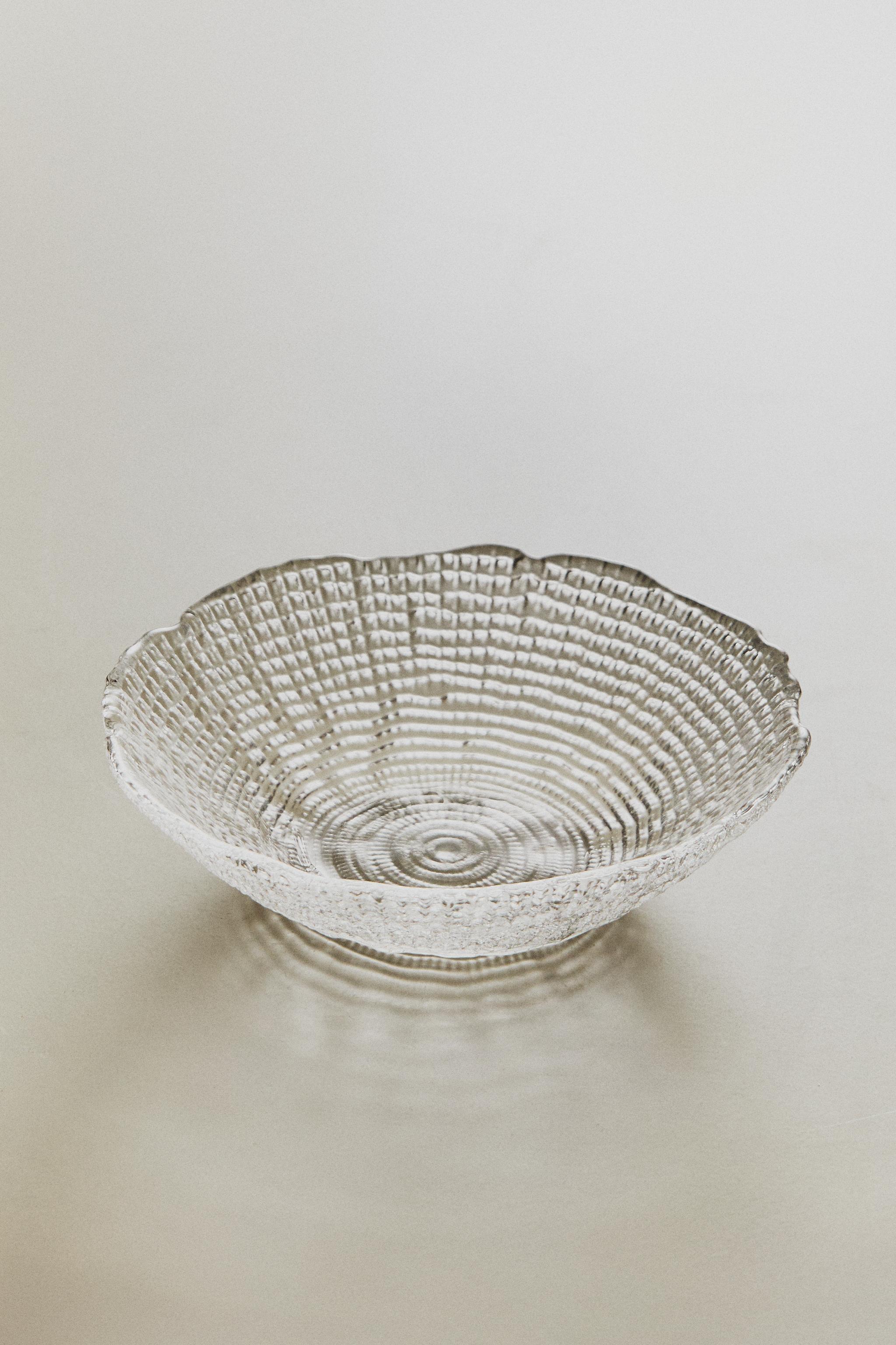 GLASS BOWL WITH RAISED DESIGN — Transparent