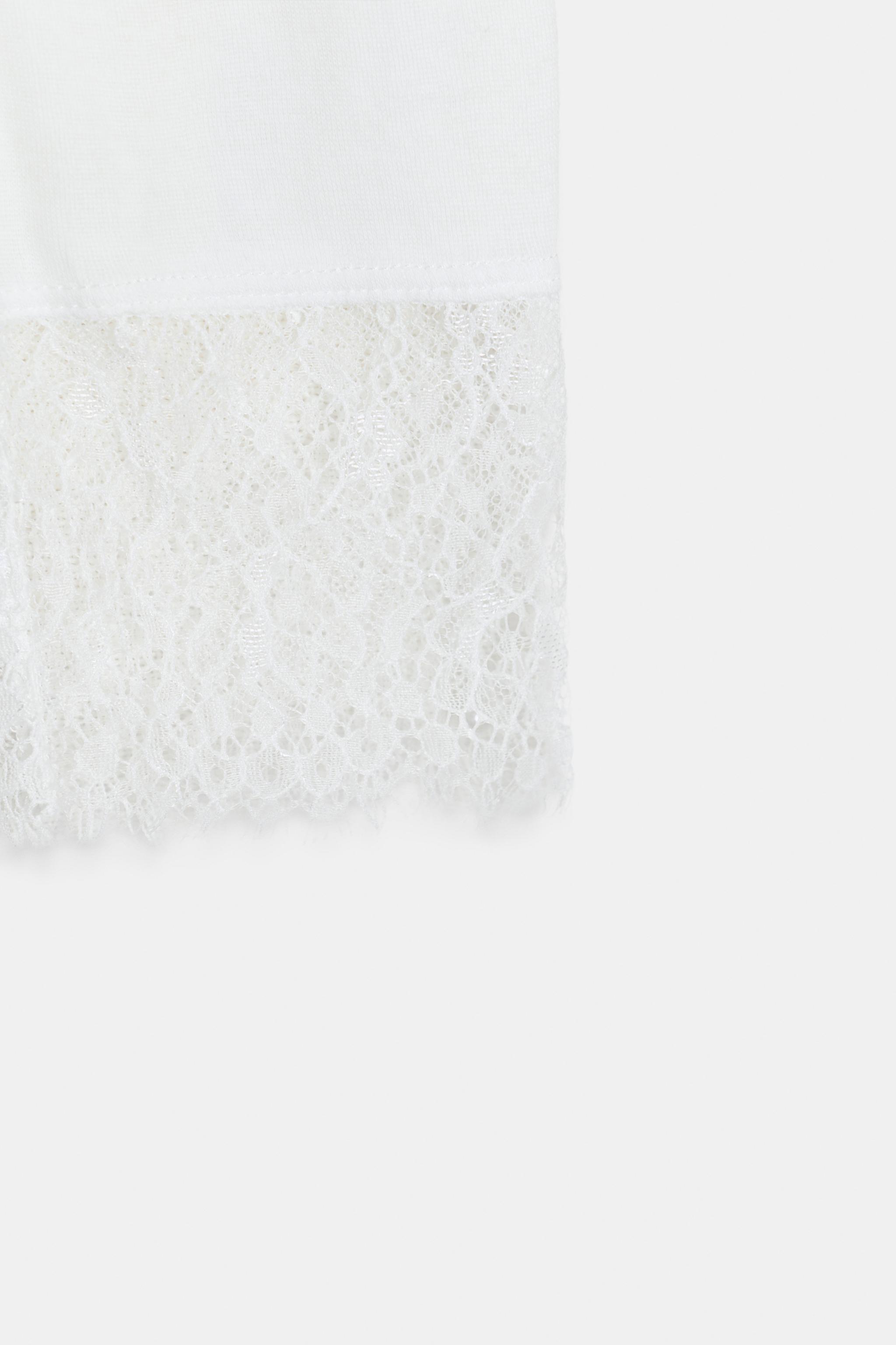 TOP SEMI-TRANSPARENT AVEC POIGNETS EN DENTELLE
