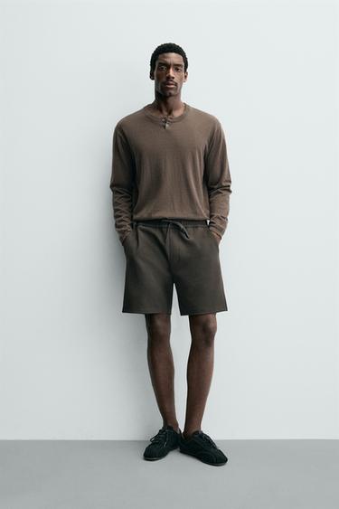 برمودا هيكلية مريحة - بني داكن الخاص بـ Zara