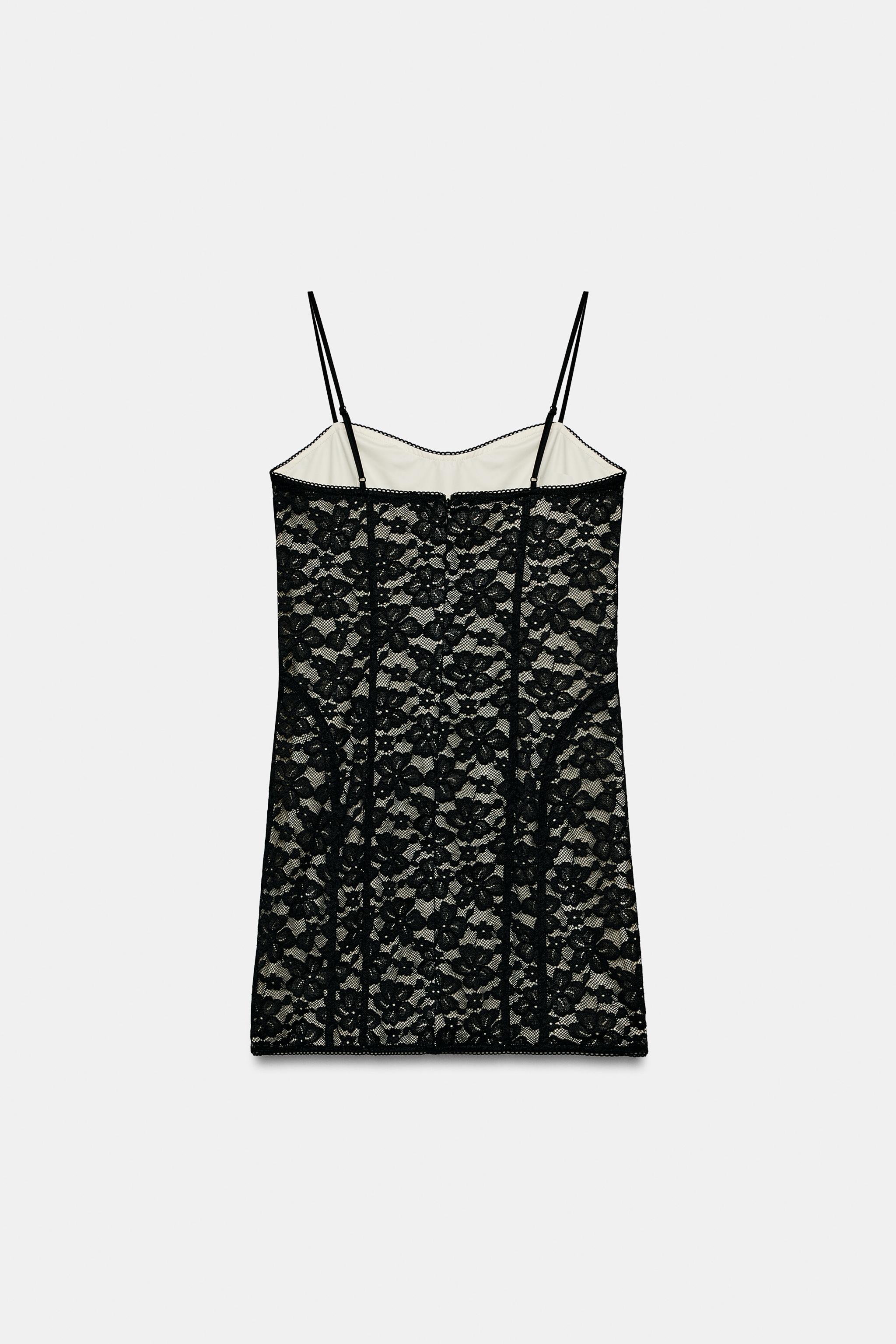 ROBE COURTE EN DENTELLE