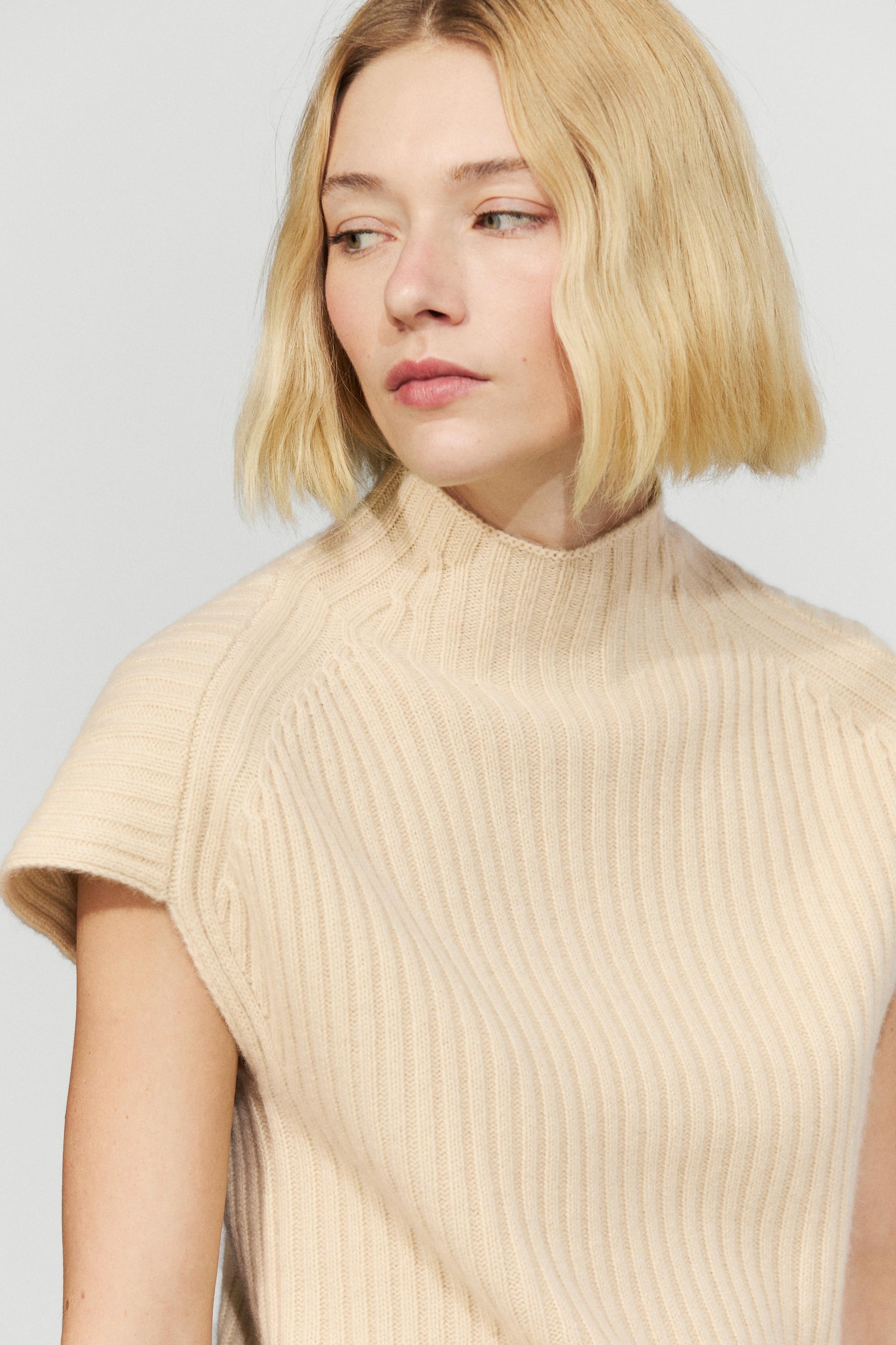 100% cashmere ribbed knit vest