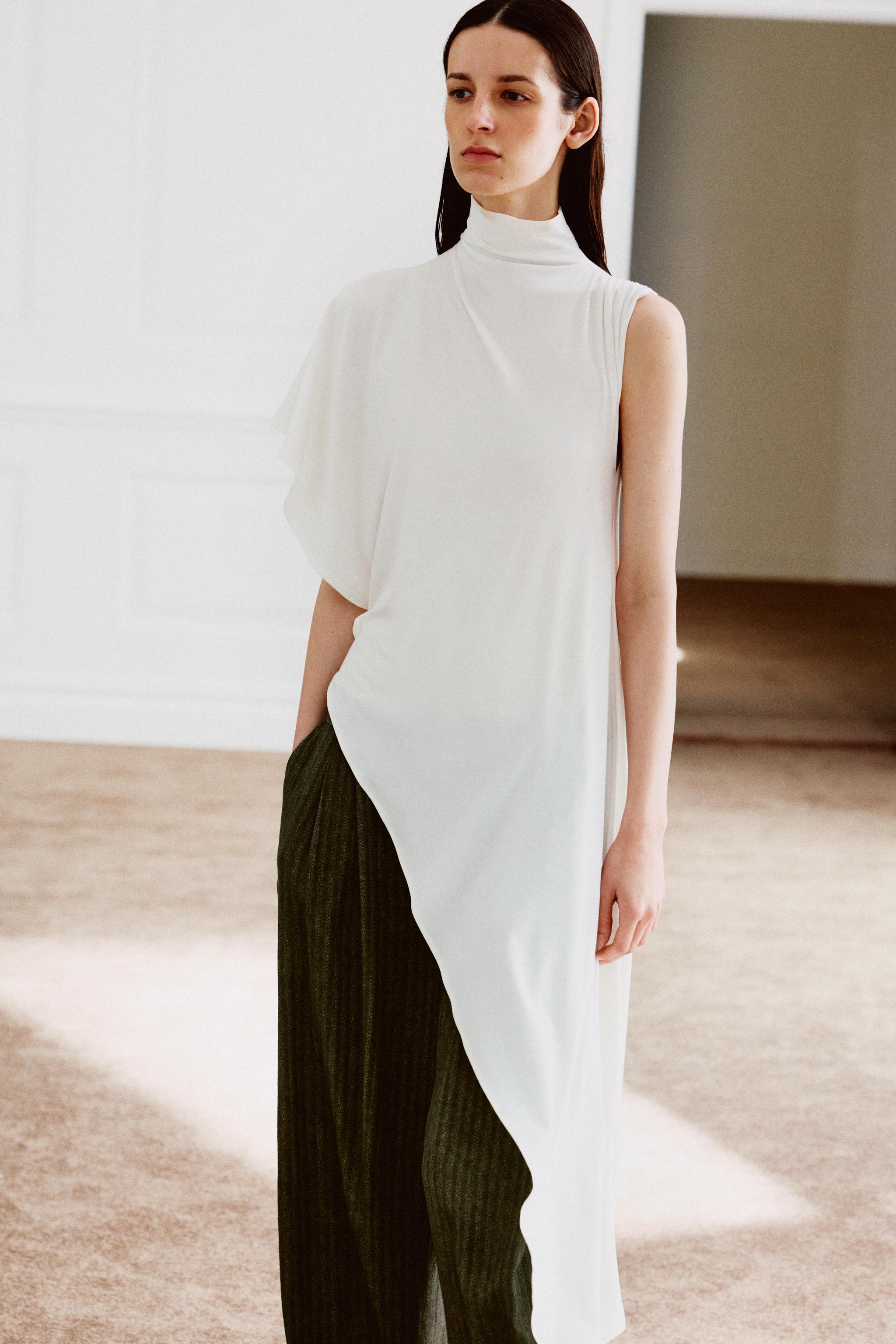 TOP ASYMÉTRIQUE DRAPÉ