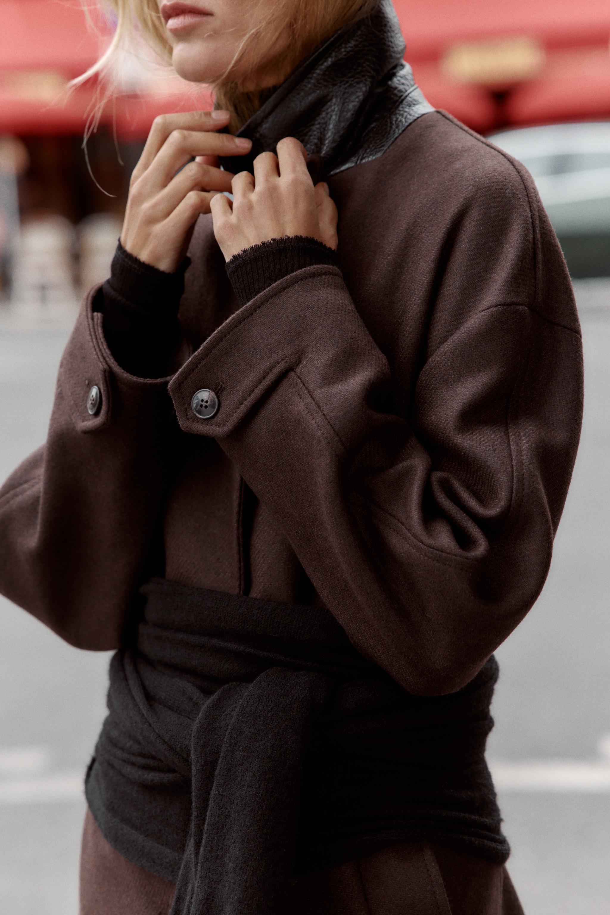 MANTEAU COL COMBINÉ MATIÈRE SYNTHÉTIQUE