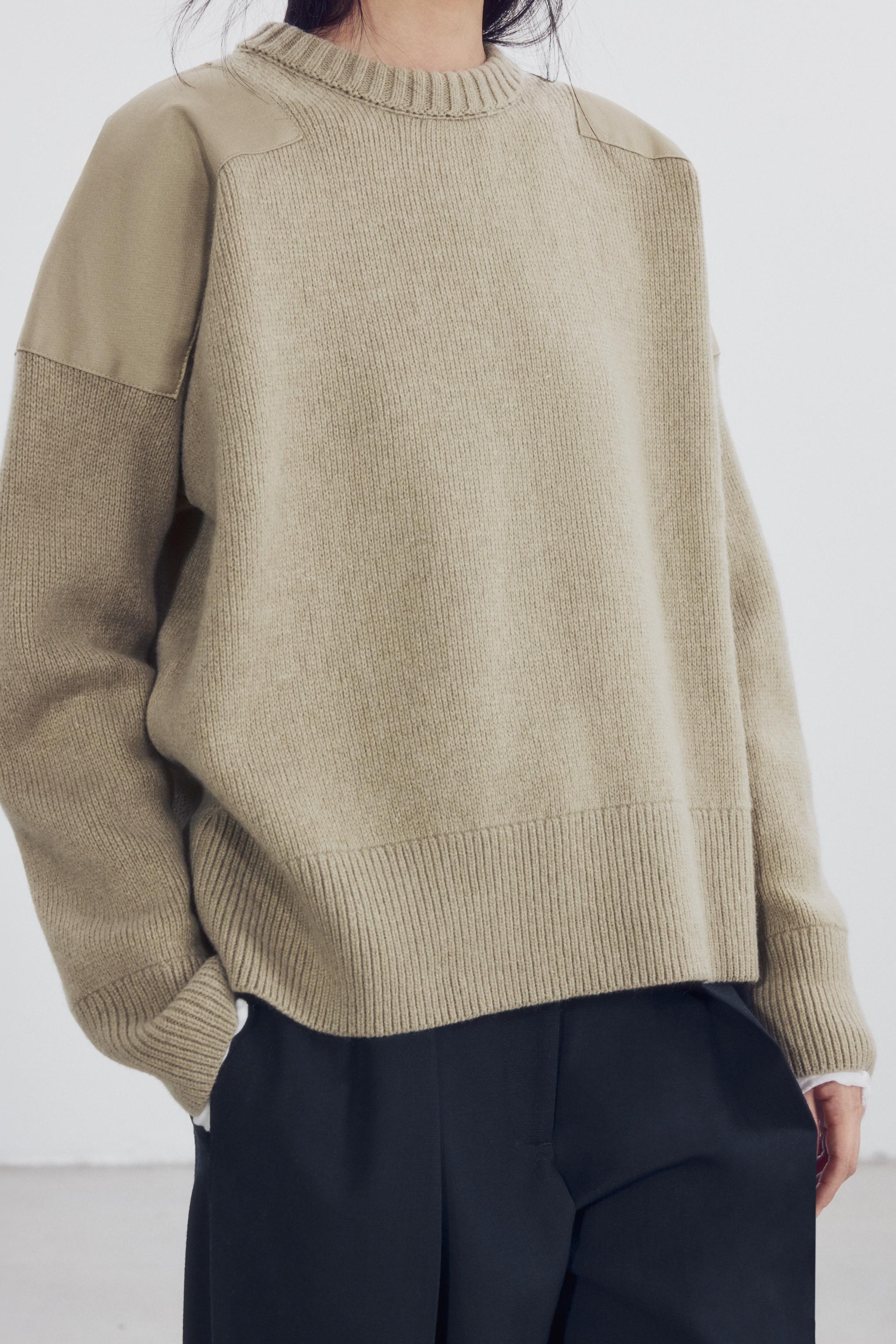 WOOL SWEATER WITH CONTRAST SHOULDERS