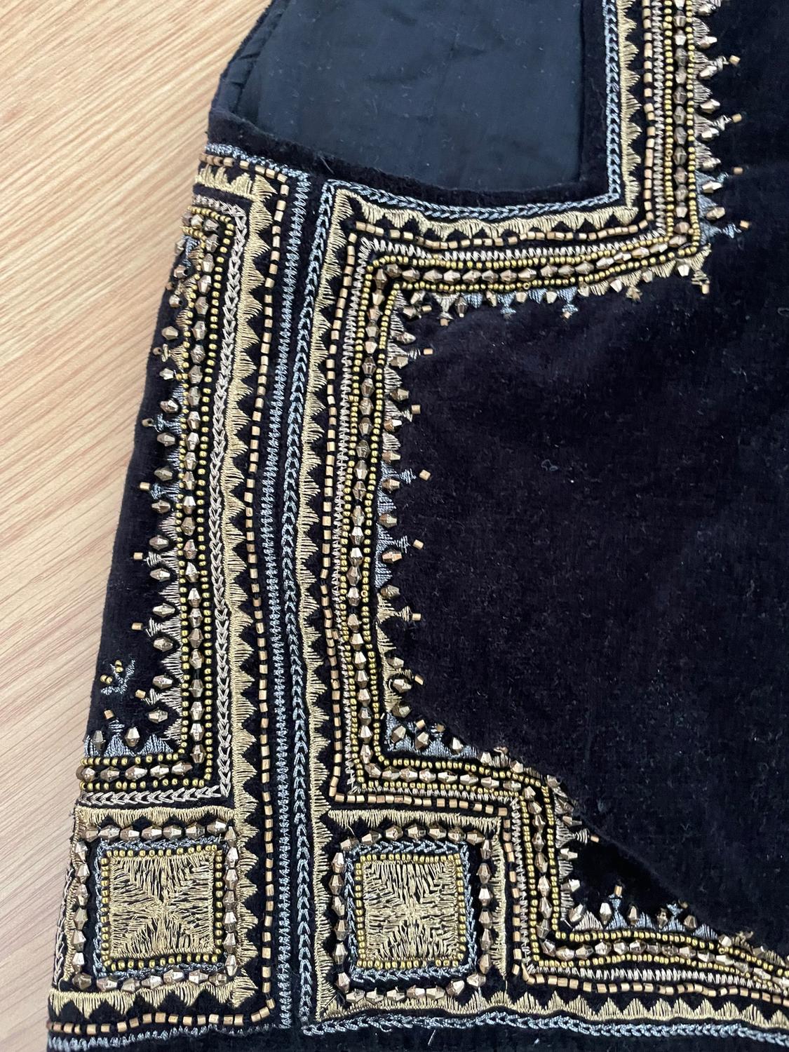 EMBROIDERED VELVET WAISTCOAT - Image 3