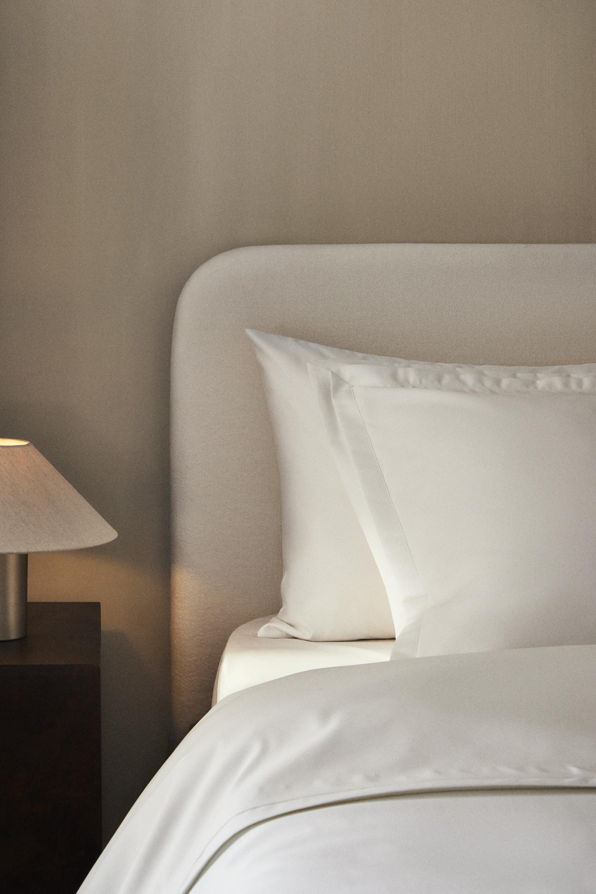 PLEATED SATEEN PILLOWCASE (1000 THREAD COUNT)