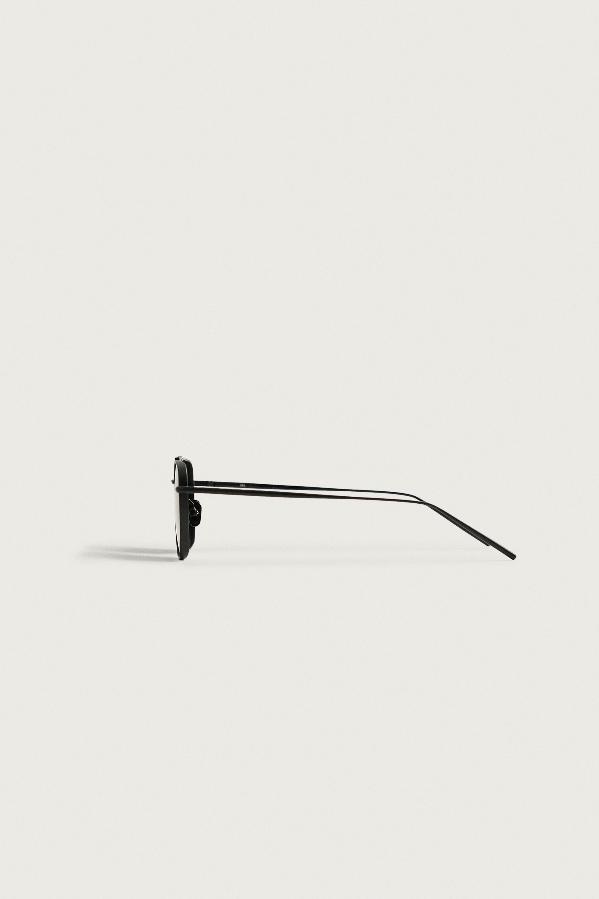 LUNETTES DE SOLEIL MÉTALLIQUES CARRÉES