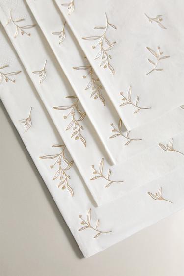 PACK OF PAPER CHRISTMAS BRANCH NAPKINS (PACK OF 20) - Golden by Zara - Image 2