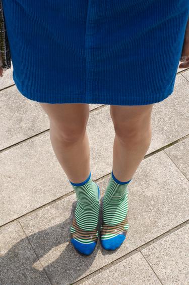 ウェッジビニールサンダルブラウンZaraのウェッジビニールサンダル - ブラウン 