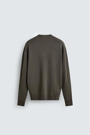 PULL BASIQUE À COL EN V - Marron de Zara - Image 8
