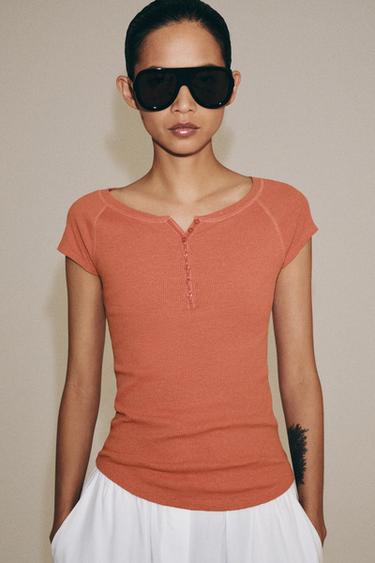 CAMISETA BOTONES CON LINO - Terracota de Zara