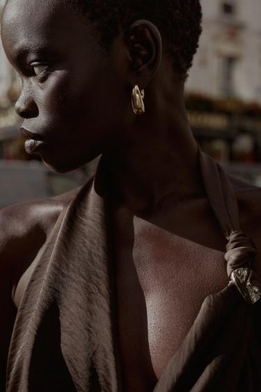 ROBE MIDI SATINÉE ASYMÉTRIQUE - Marron de Zara - Image 5