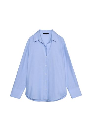 Front view of a light blue shirt with a classic collar and button fastening.