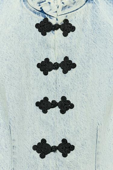 GILET EN JEAN À BRANDEBOURGS ZW COLLECTION - Bleu clair de Zara - Image 5