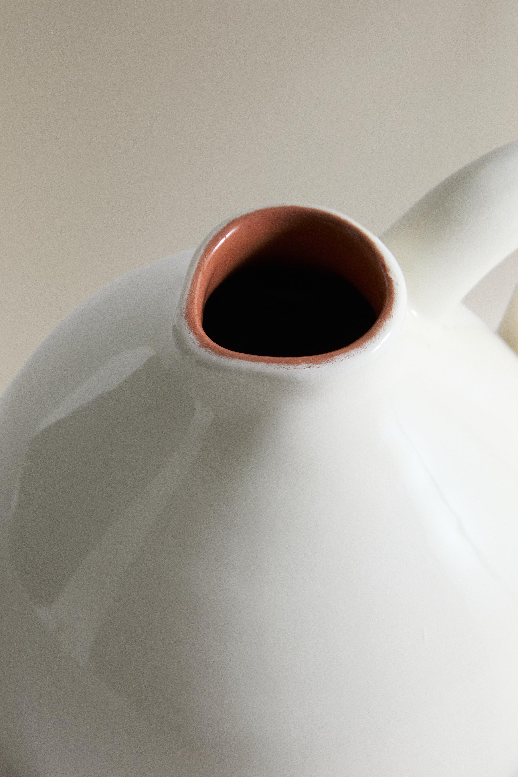 EARTHENWARE PITCHER WITH HANDLE