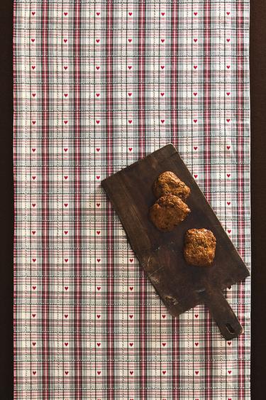 Zaras JULIG BORDSLÖPARE MED FÄRGAD TRÅD - Röd