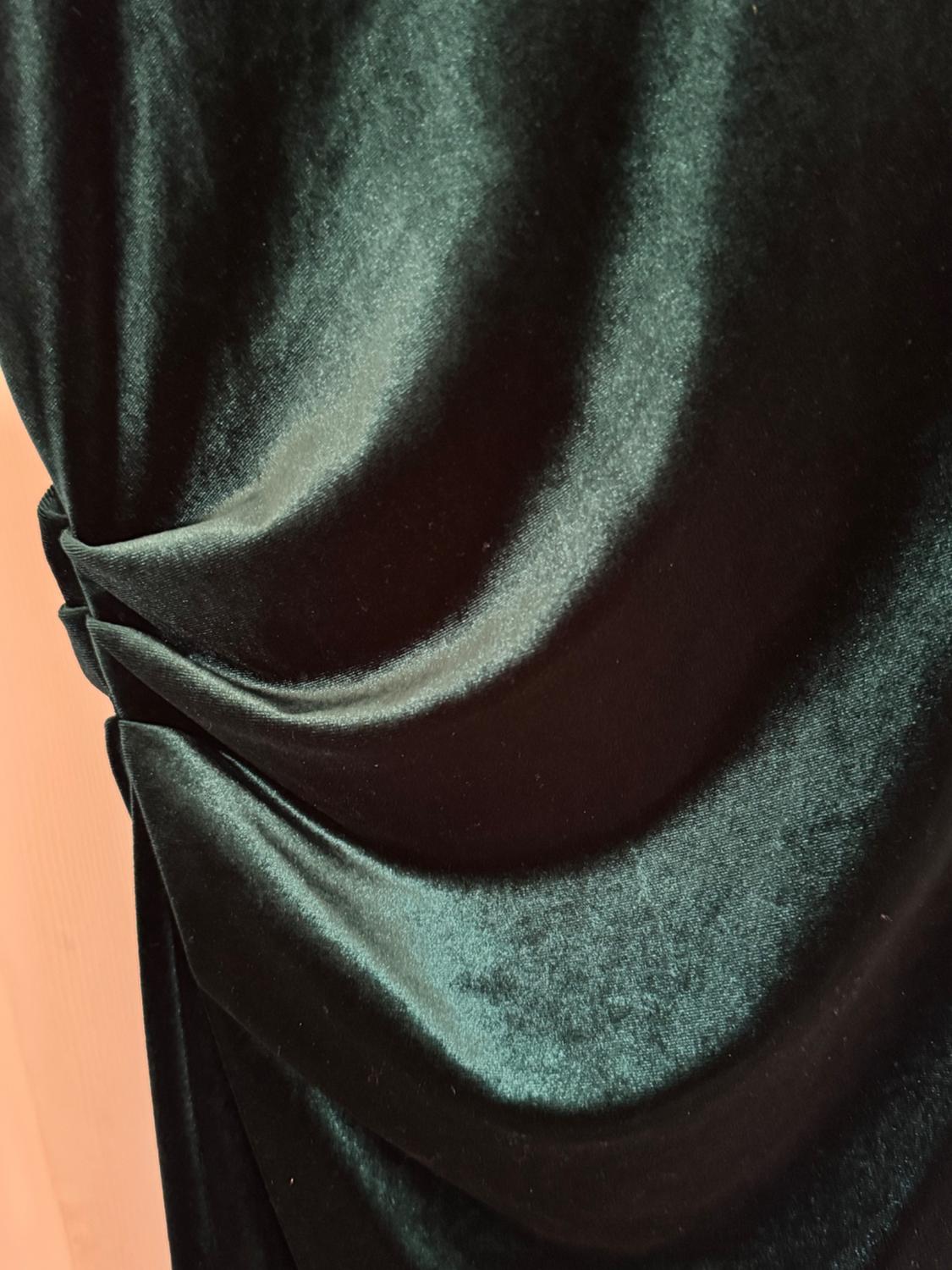 VELVET GREEN MAXI DRESS - Image 3