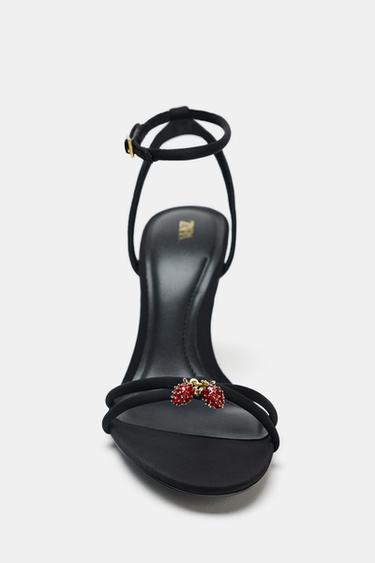 SANDALES À BRIDES CROISÉES ET FANTAISIES - Noir de Zara - Image 5