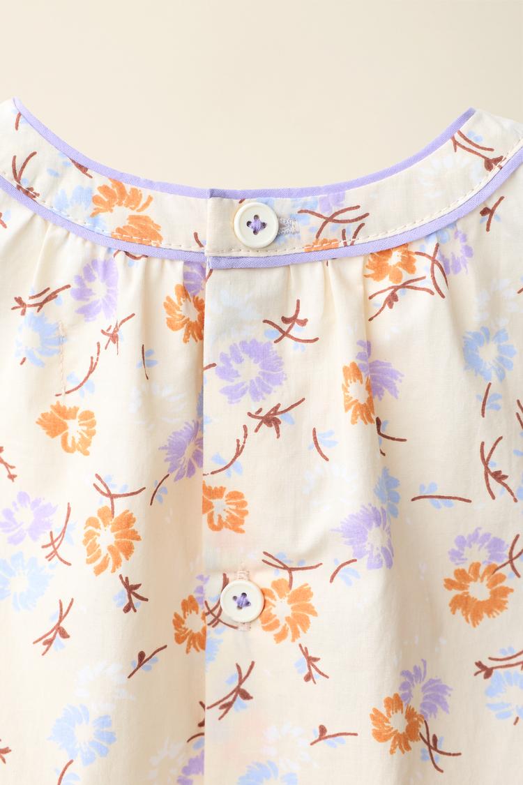 Vestido floral y pantaloncitos creado por Caramel London x Zara 3