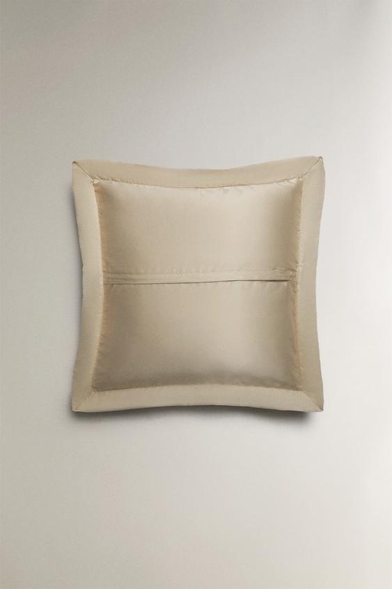 HOUSSE DE COUSSIN GÉOMÉTRIQUE SATINÉE - Beige foncé de Zara - Image 2