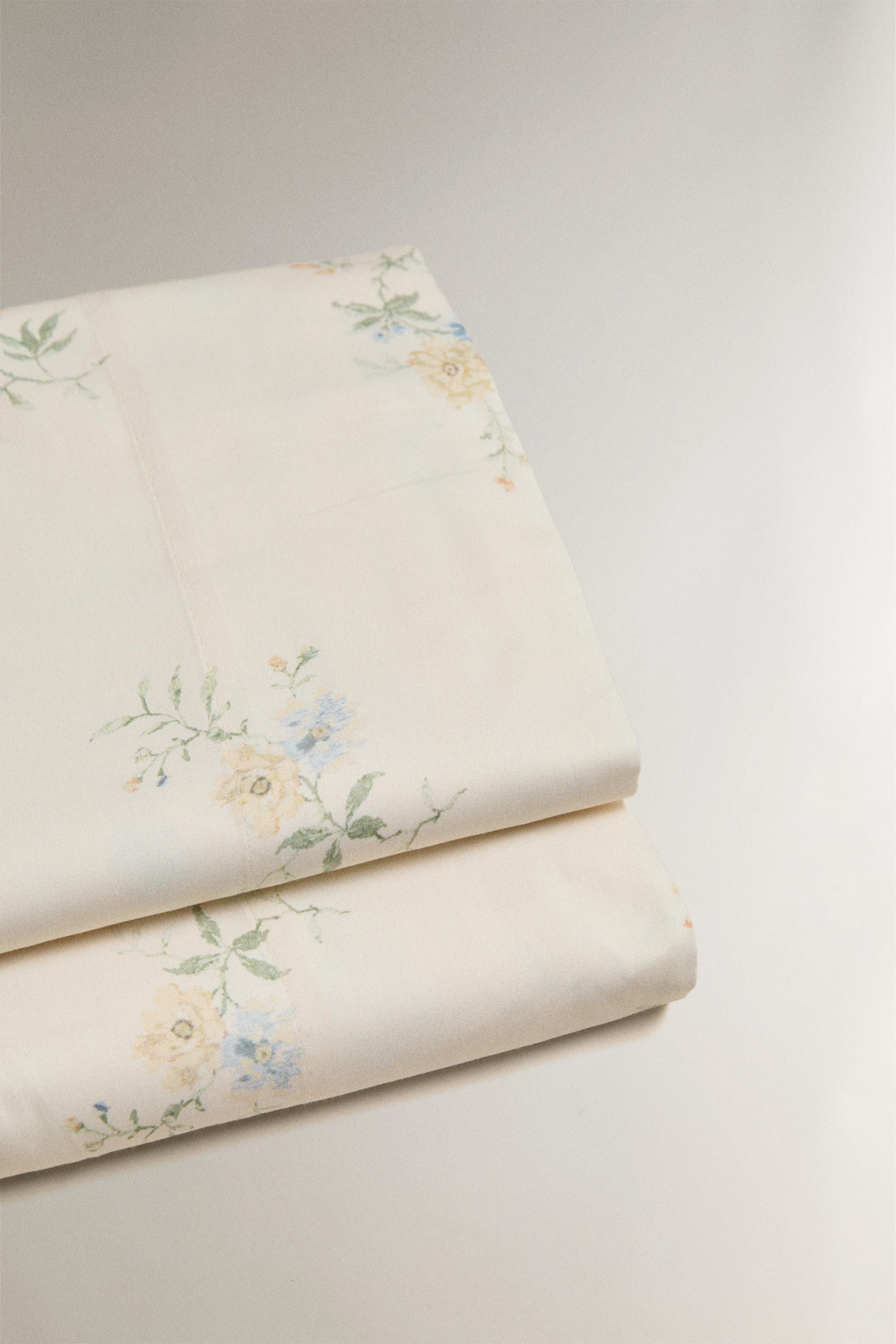 SATEEN FLAT SHEET WITH FLORAL BOUQUETS